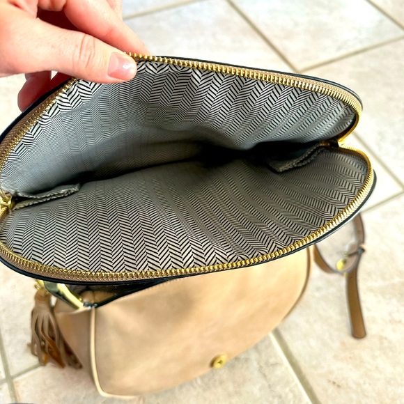 Sandy/Tan Steve Madden Purse with Gold Hardware - Picture 8 of 9